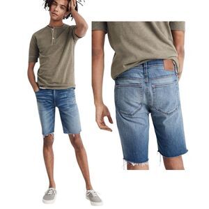 Madewell 9" Denim Shorts in Misthaven Wash size 32”